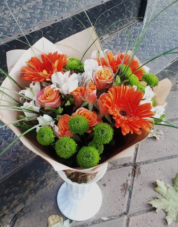 Букет цветов из: Герберы, Хризантемы, Альстромерии и Розы в Пыталово