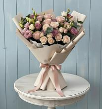 Букет цветов из:  Розы и Лизиантусы в Пыталово