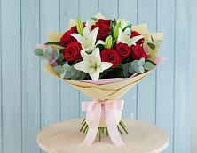 Букет цветов из:  Лилии и Розы в Пыталово