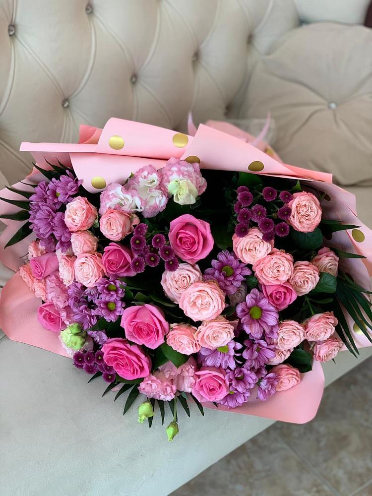 Букет цветов из: Хризантемы, Розы и Лизиантусы в Пыталово