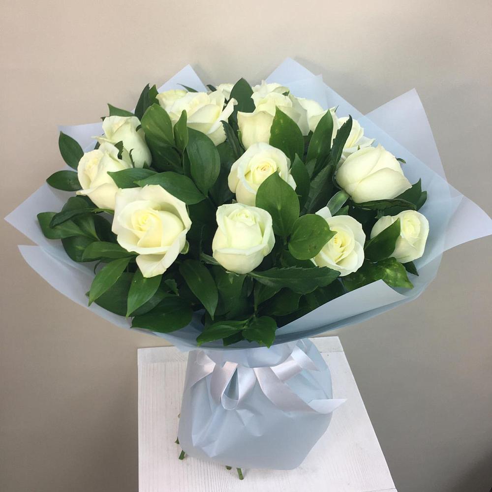Букет 15 Белых роз Проуд в Пыталово