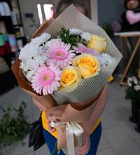 Букет цветов из:  Герберы, Розы и Хризантемы в Пыталово