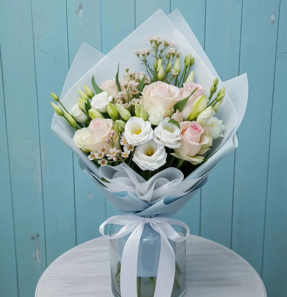 Букет цветов из: Розы и Лизиантусы в Пыталово