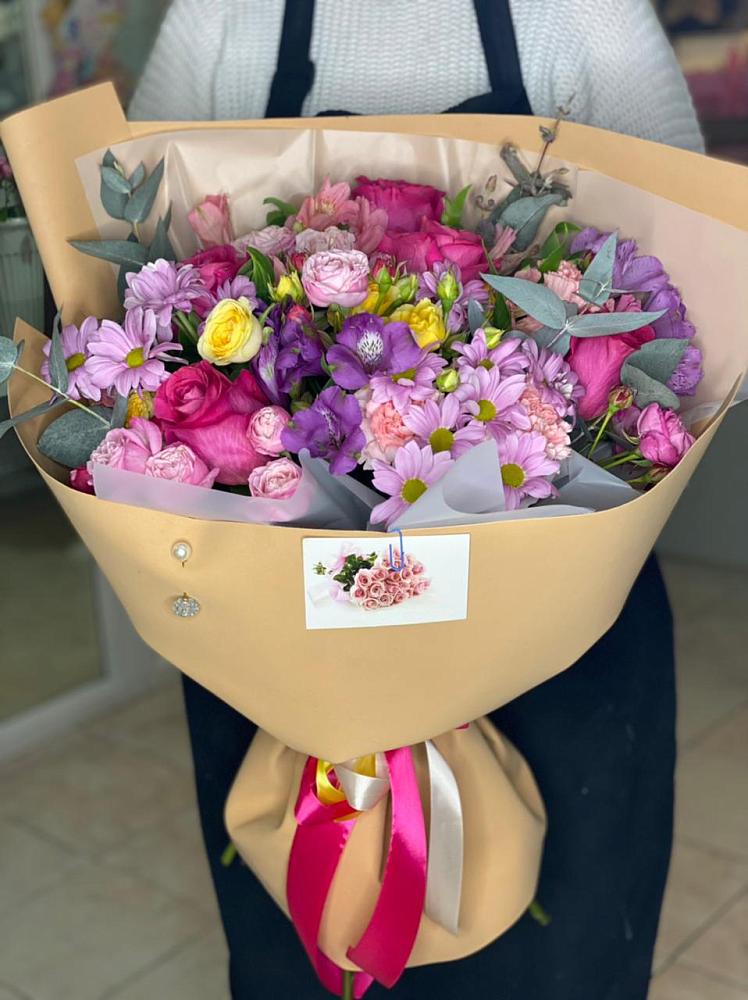 Букет цветов из: Хризантемы, Гвоздики и Альстромерии в Пыталово