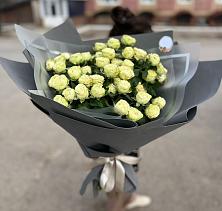 Букет Белые кустовые розы Солинеро в Пыталово