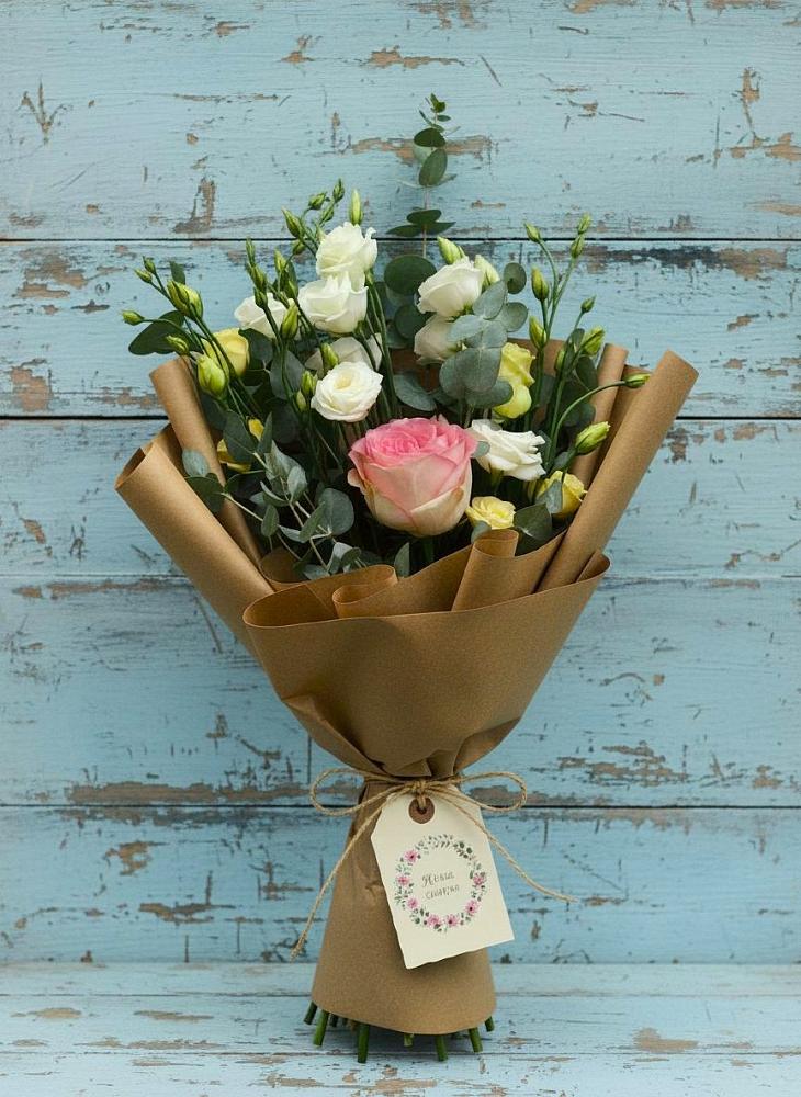 Букет цветов из: Розы и Лизиантусы в Пыталово