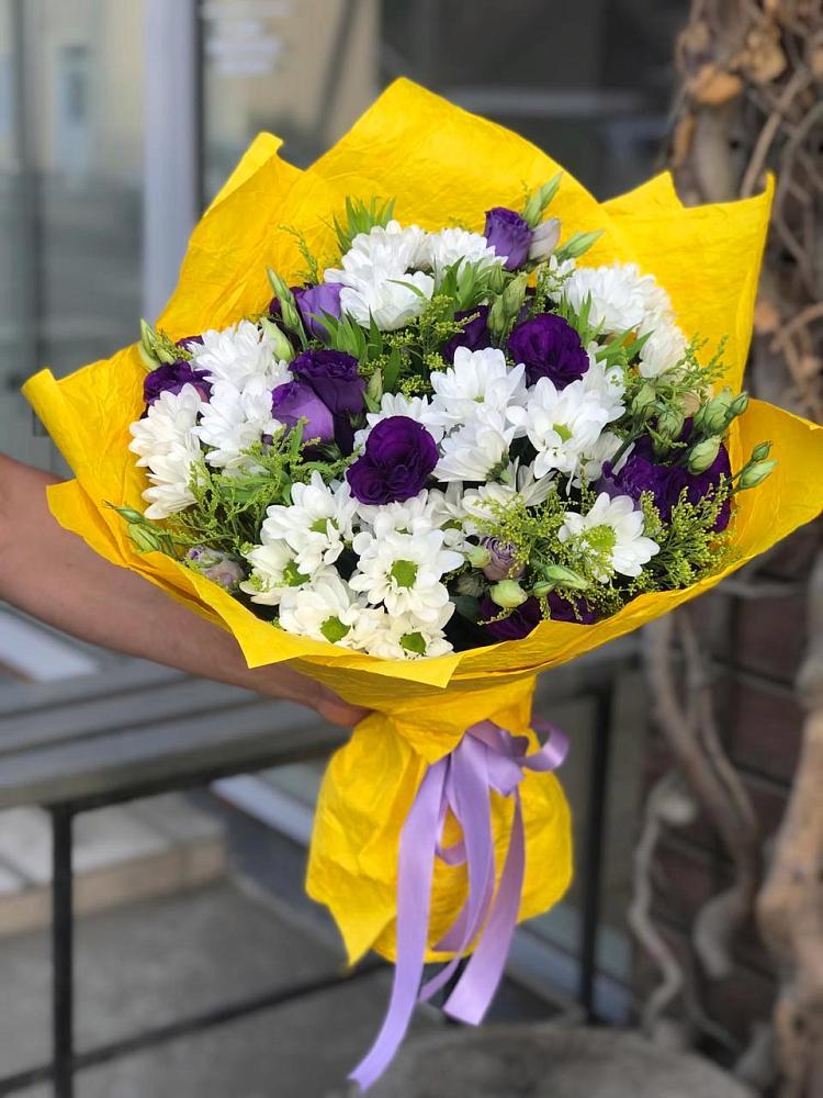 Букет цветов из: Ирисы, Хризантемы и Ромашки в Пыталово
