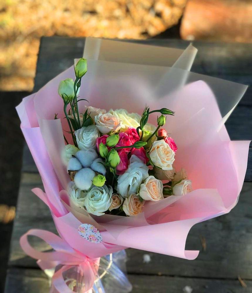 Букет цветов из: Розы и Лизиантусы в Пыталово