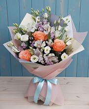 Букет цветов из:  Лизиантусы, Розы, Альстромерии и Гипсофила в Пыталово