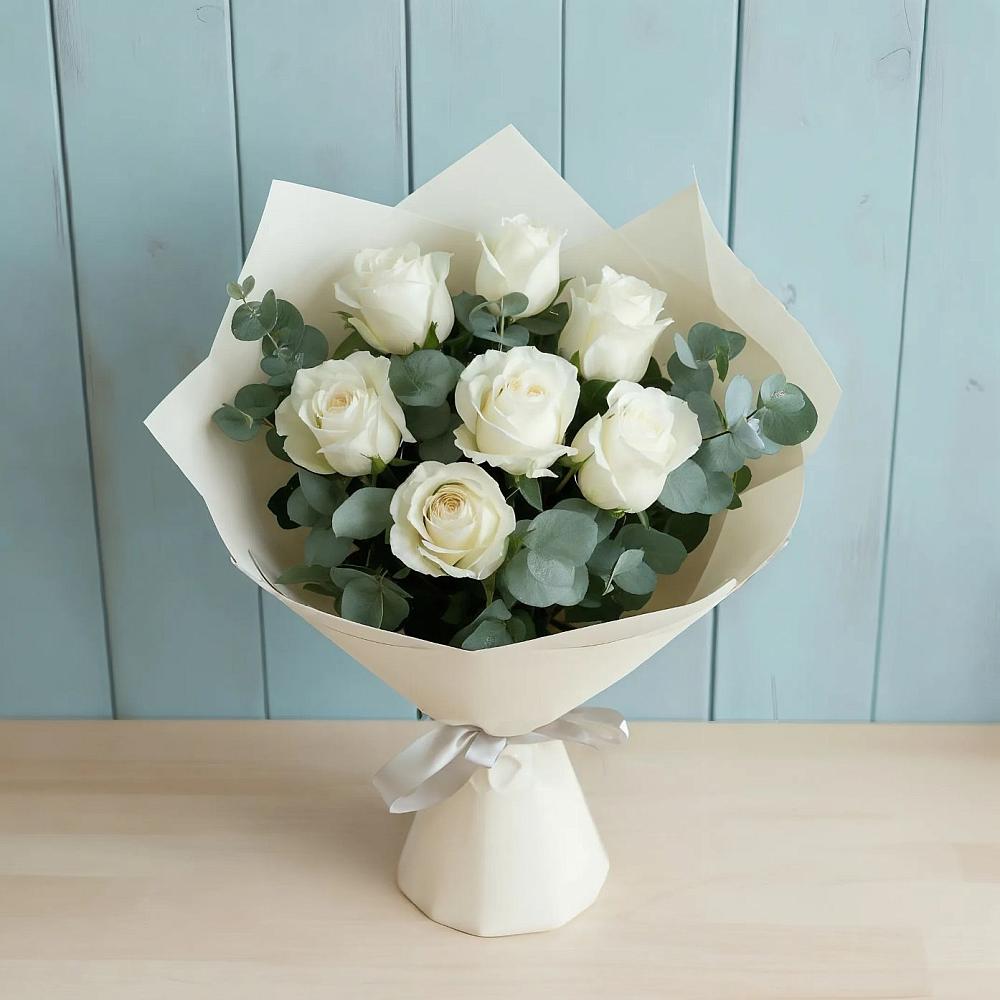 Букет Белые розы в Эвкалипте в Пыталово