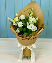 Букет цветов из:  Хризантемы и Лизиантусы в Пыталово