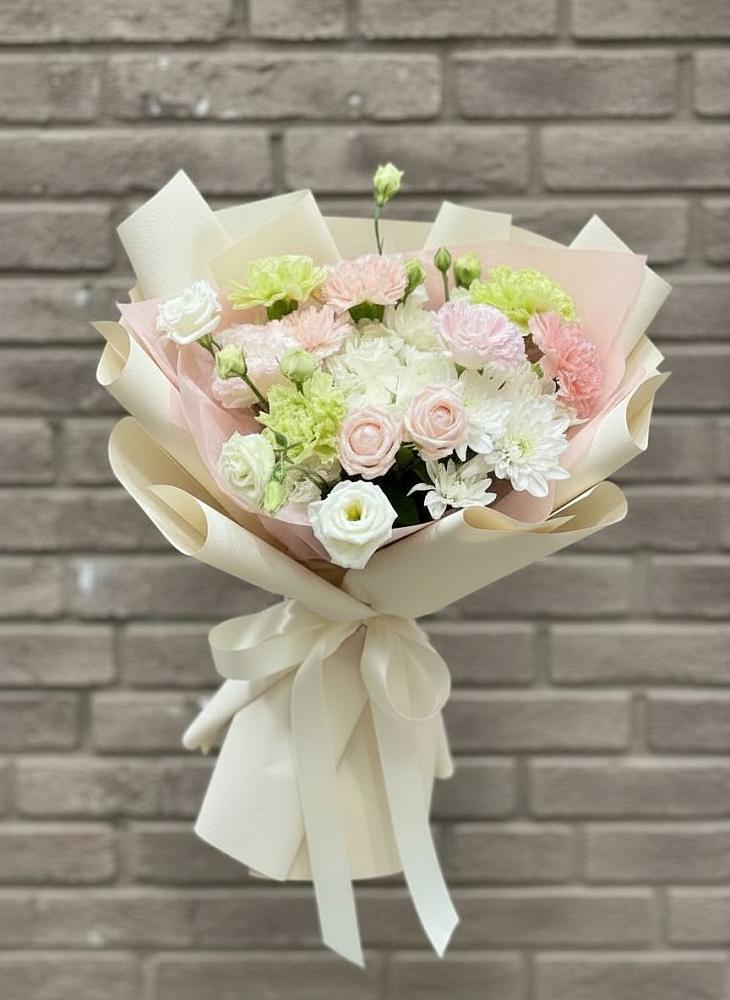 Букет цветов из: Гвоздики, Розы, Лизиантусы и Хризантемы в Пыталово