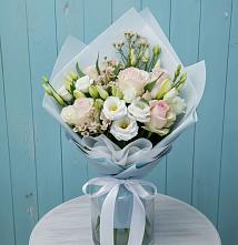 Букет цветов из:  Розы и Лизиантусы в Пыталово