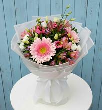 Букет цветов из:  Герберы, Альстромерии и Лизиантусы в Пыталово