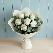 Букет Белые розы в Эвкалипте в Пыталово