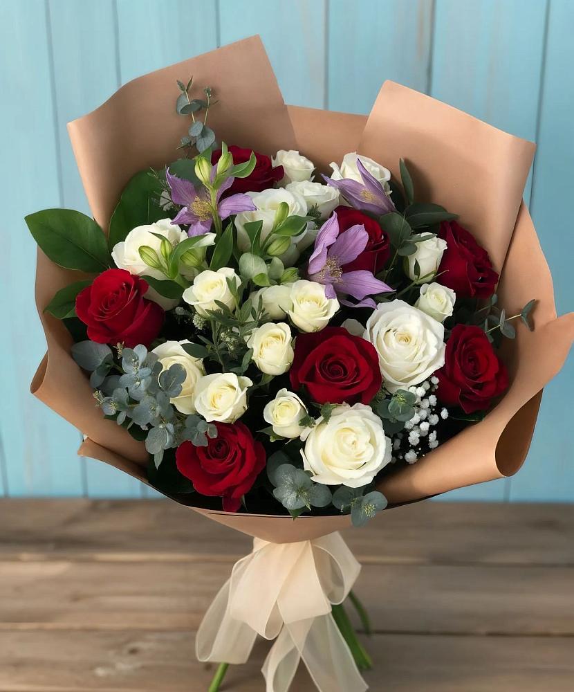 Букет цветов из: Розы и Альстромерии в Пыталово