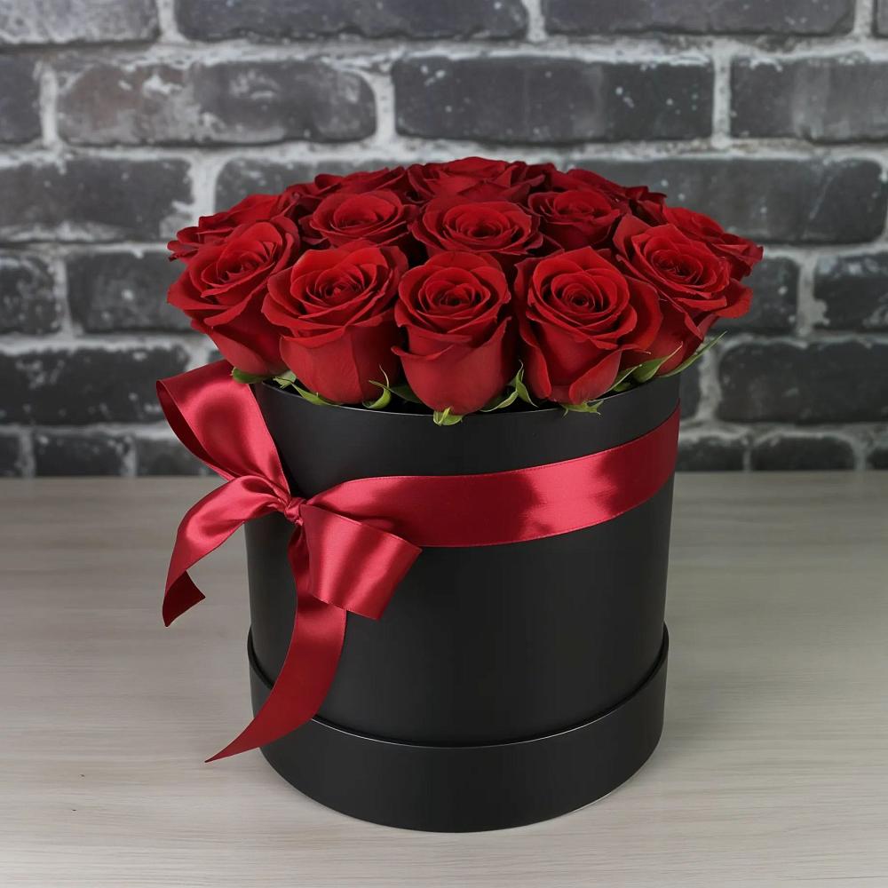 Цветочная композиция из Розы в шляпной коробке в Пыталово