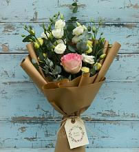Букет цветов из:  Розы и Лизиантусы в Пыталово