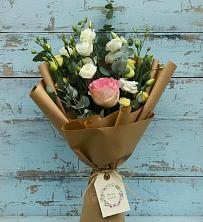 Букет цветов из:  Розы и Лизиантусы в Пыталово