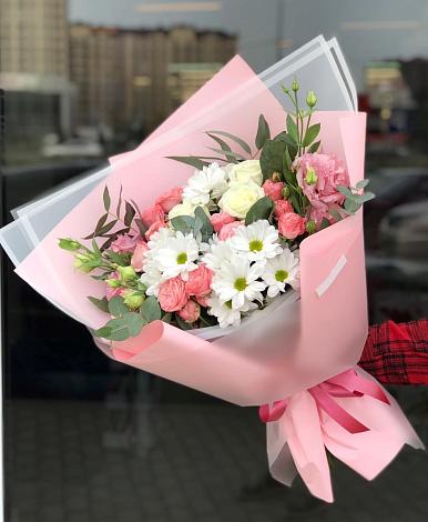 Букет цветов из: Розы, Лизиантусы и Хризантемы в Пыталово
