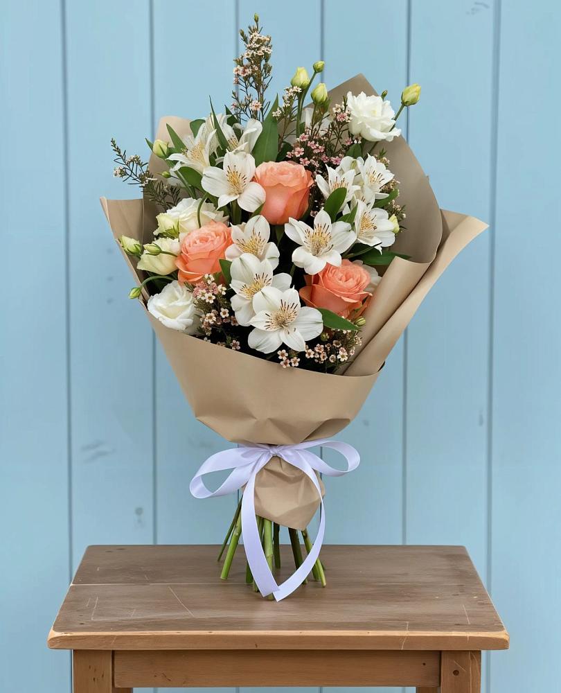 Букет цветов из: Альстромерии, Лизиантусы, Розы и Хризантемы в Пыталово