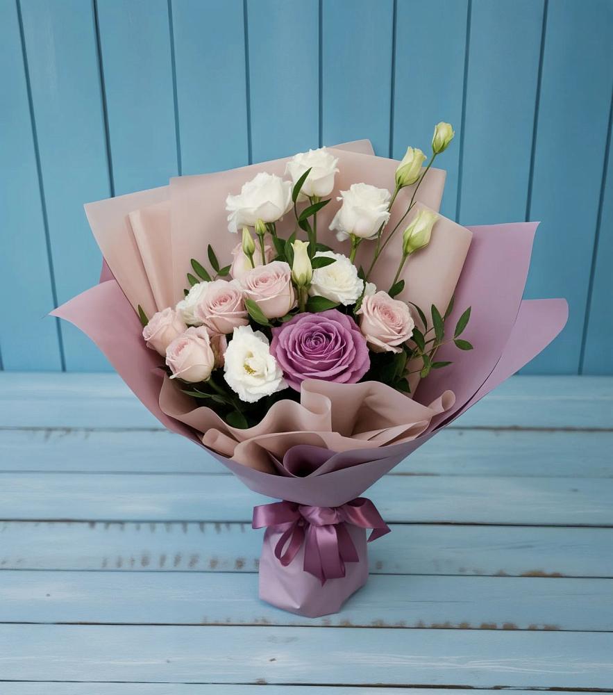 Букет цветов из: Розы и Лизиантусы в Пыталово